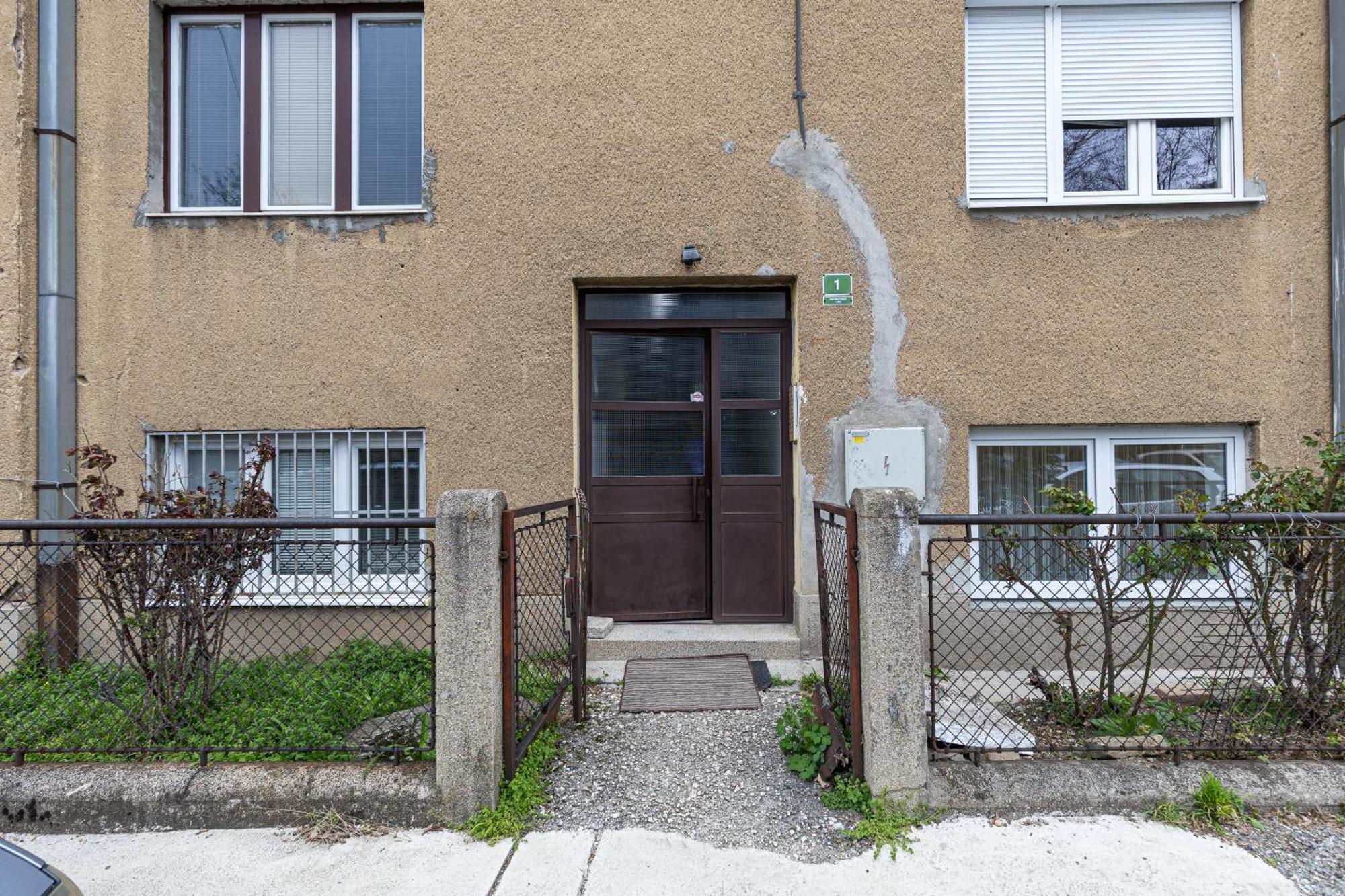Cosmic Gate Apartment *