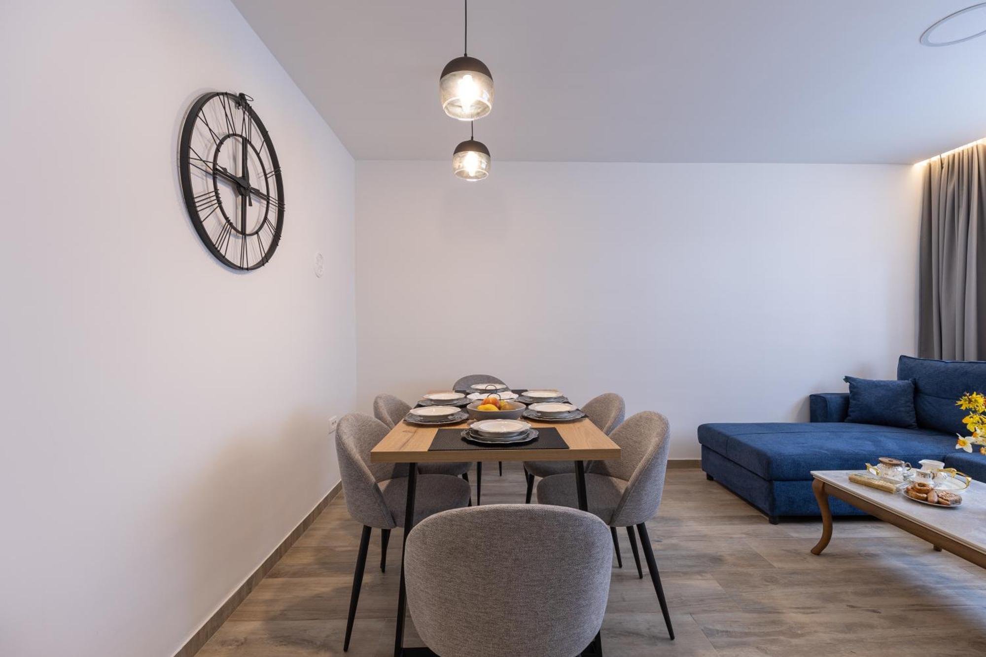 Cosmic Gate Apartment *